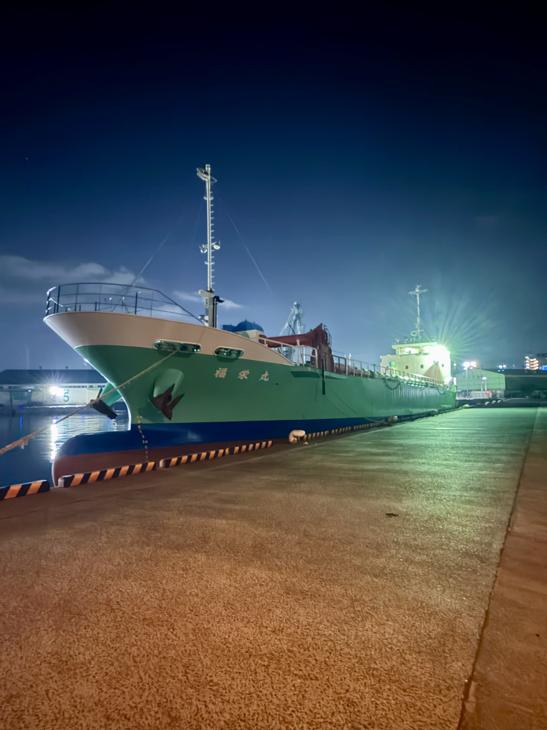 夜停泊